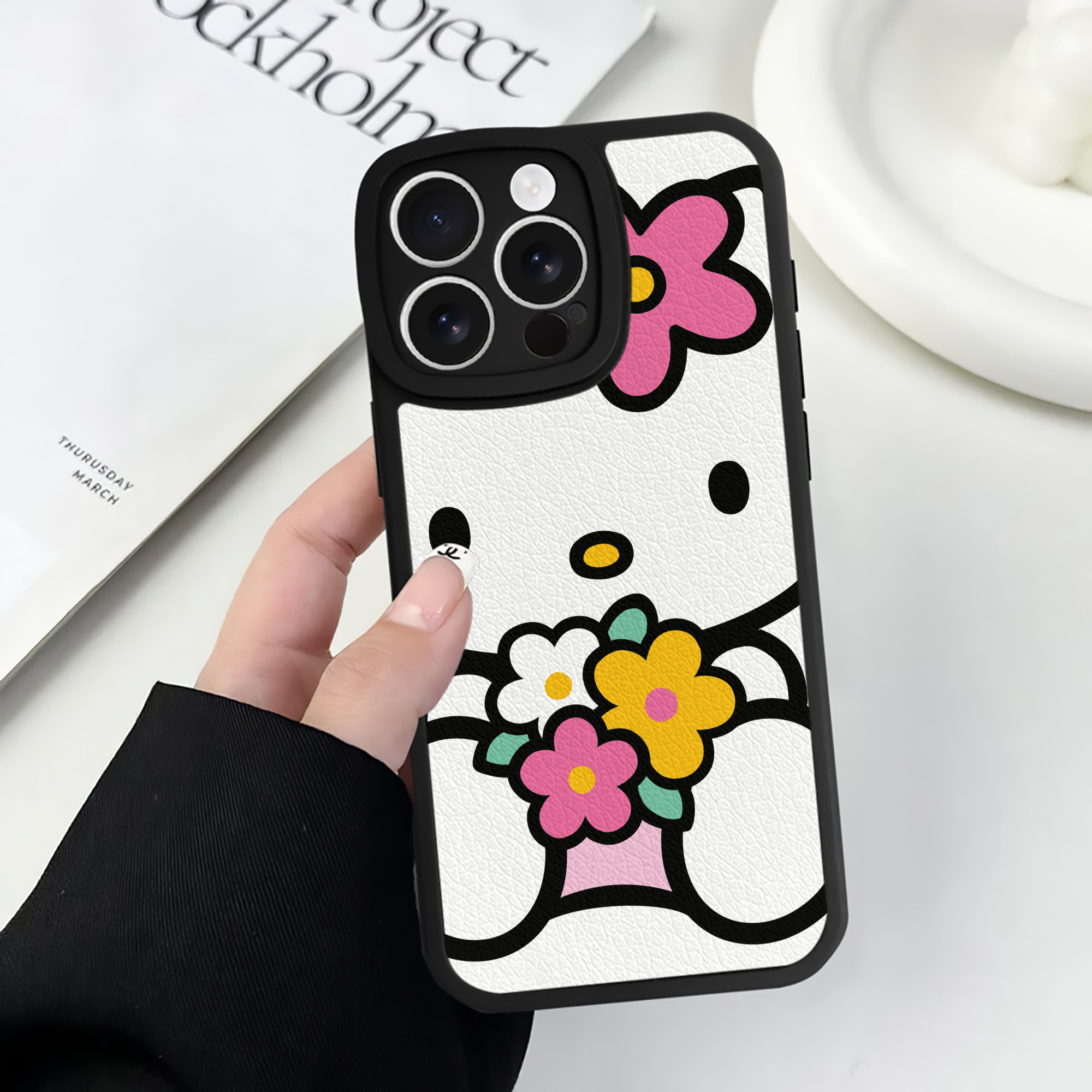 （画像用） Hello Kitty ハローキティ 【iPhone 16シリーズ対応】シリコンスマホケース（レザー調） 材質：シリコン